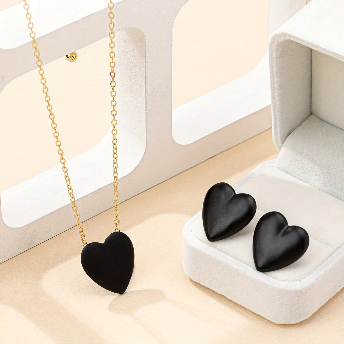 Elegant 2pcs Heart Pendant Necklace & Stud Earrings Set - Chic Zinc Alloy Fashion Accessories for Casual Attire