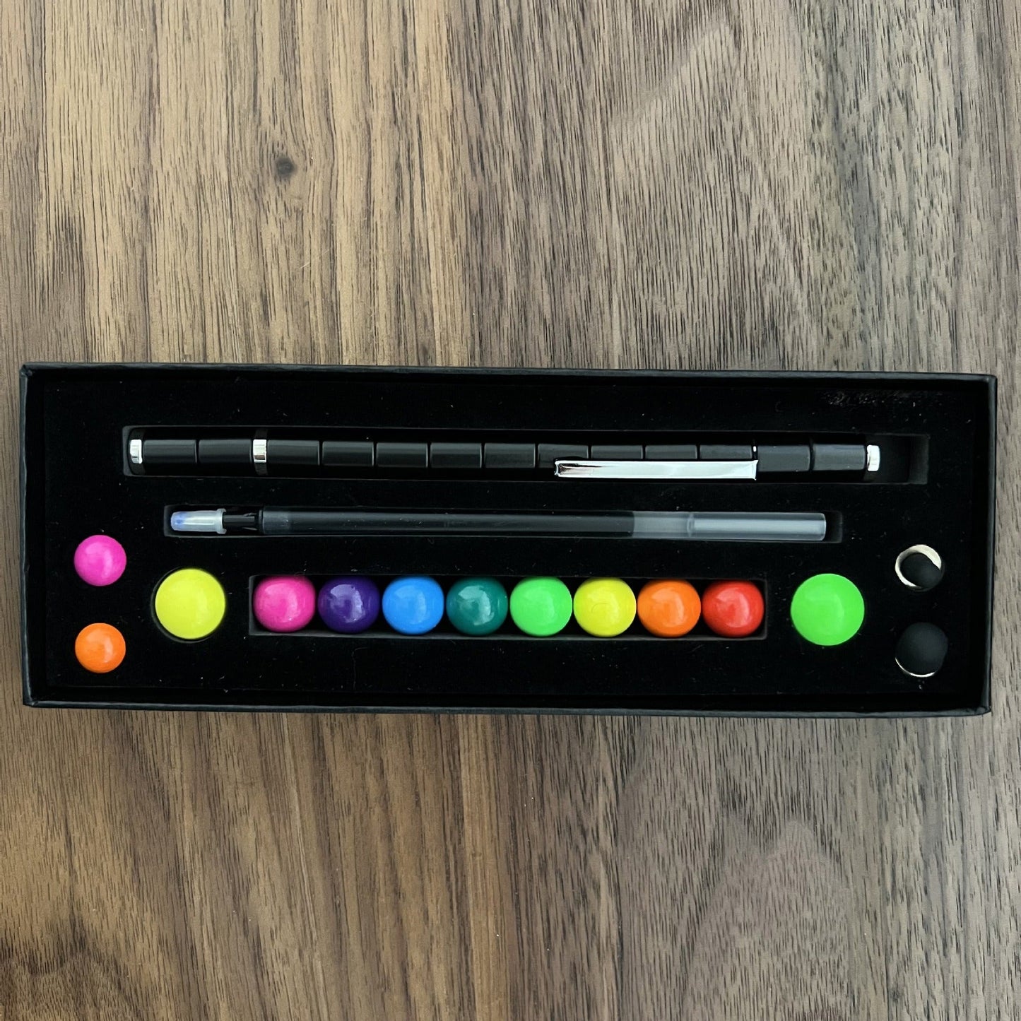 Two-Color Model Magnet Pen