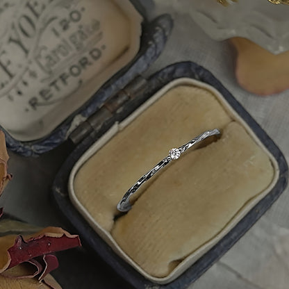 Elegant Simple 925 Sterling Silver Ring with Small 5A Synthetic Cubic Zirconia, Lightweight, Versatile Jewelry for Women, with for Daily Wear, Parties, Ramadan - All Seasons