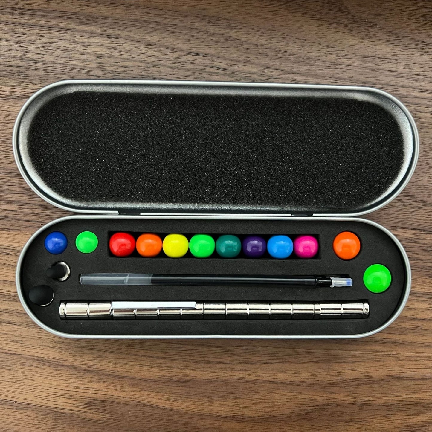 Two-Color Model Magnet Pen