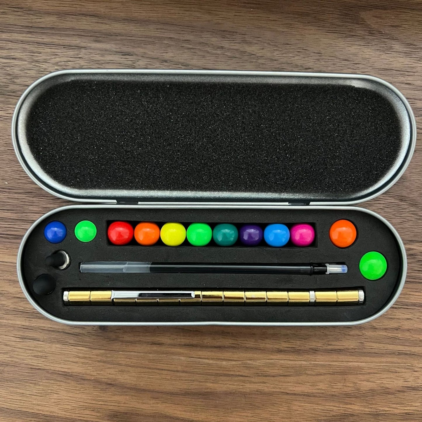 Two-Color Model Magnet Pen