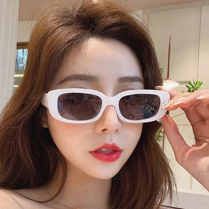 Fashionable women's sunglasses with small boxes