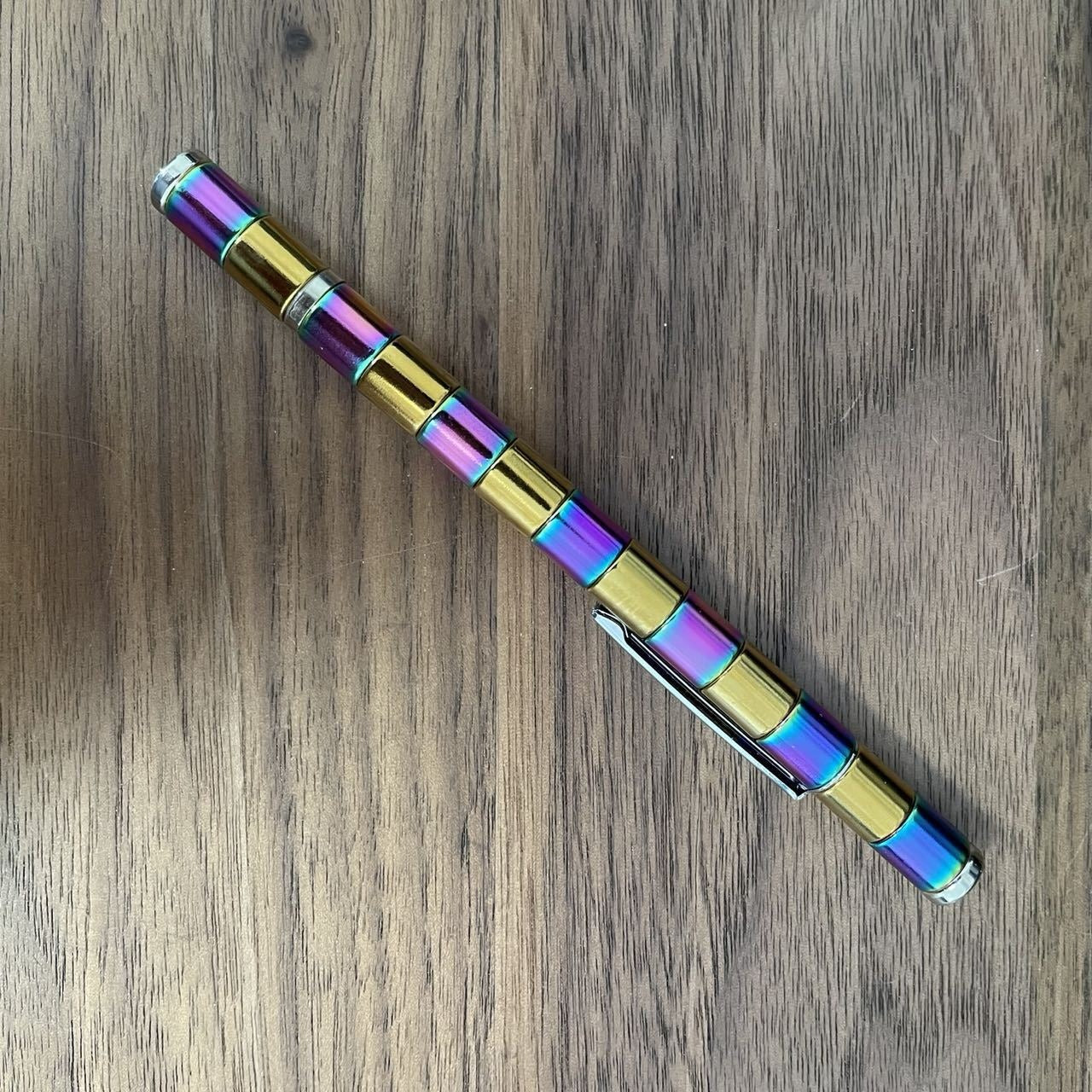 Two-Color Model Magnet Pen