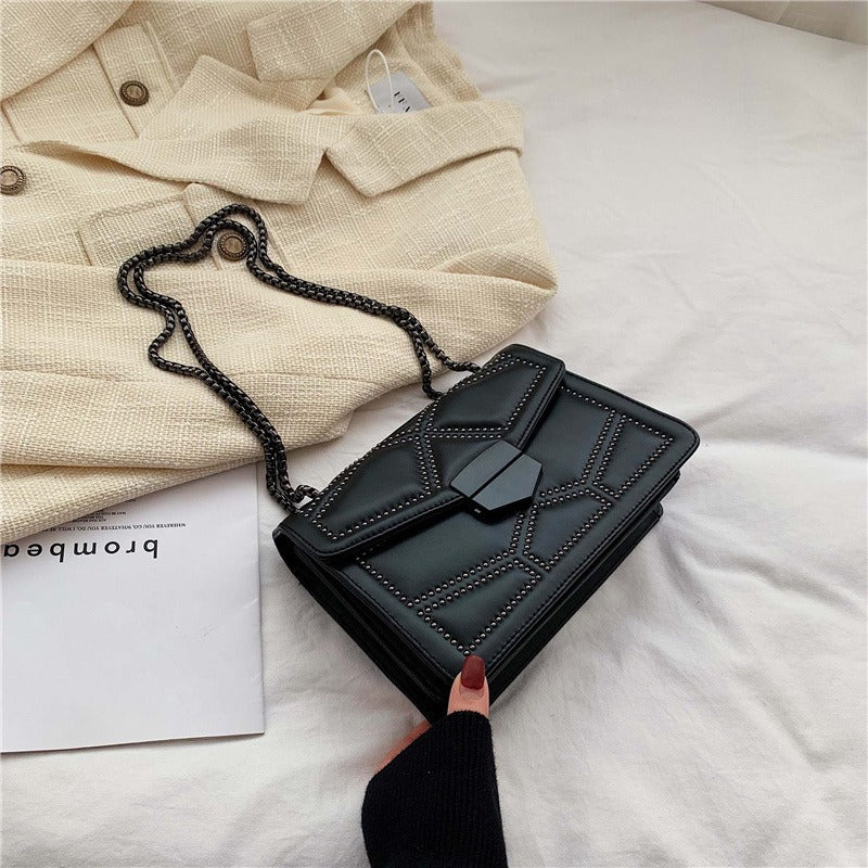 Fashionable and Minimalist Crossbody Bag