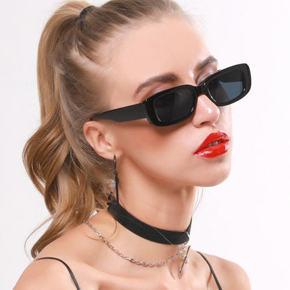 Fashionable women's sunglasses with small boxes