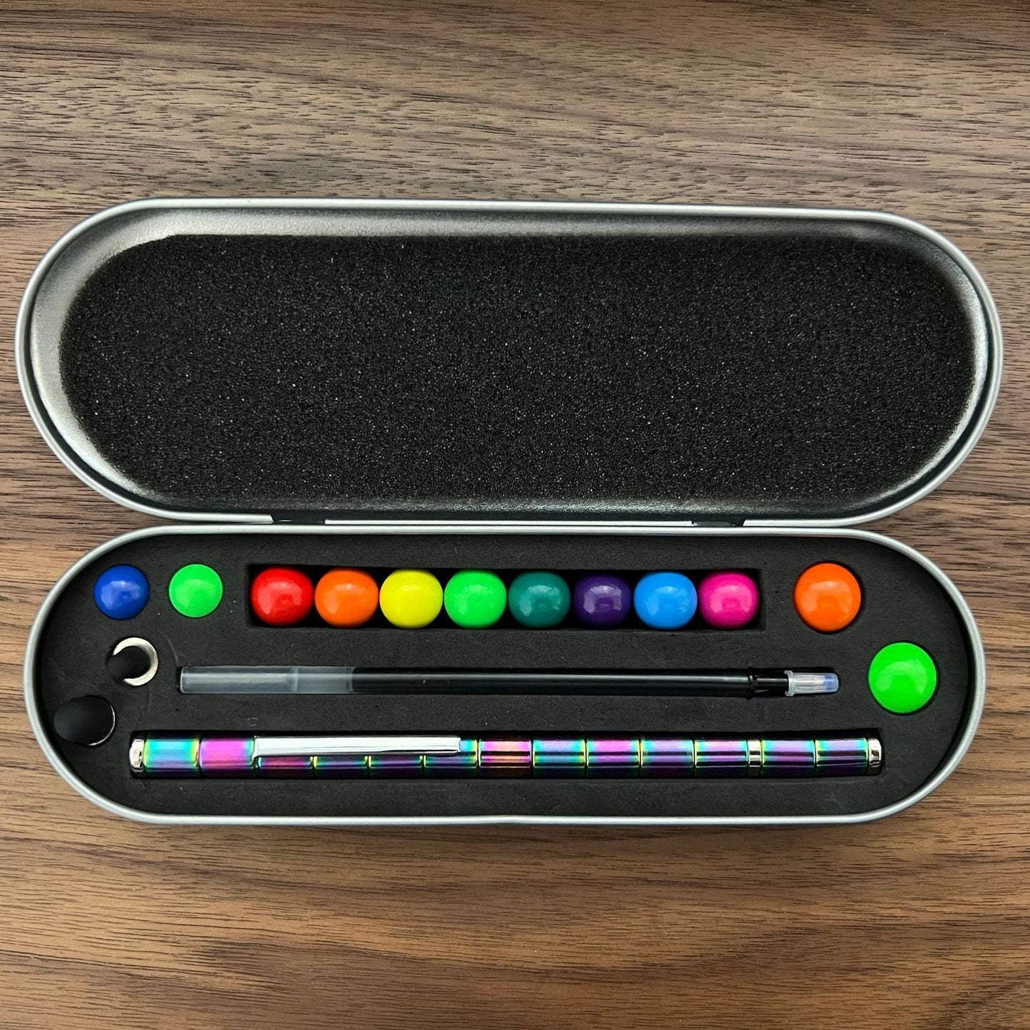 Two-Color Model Magnet Pen