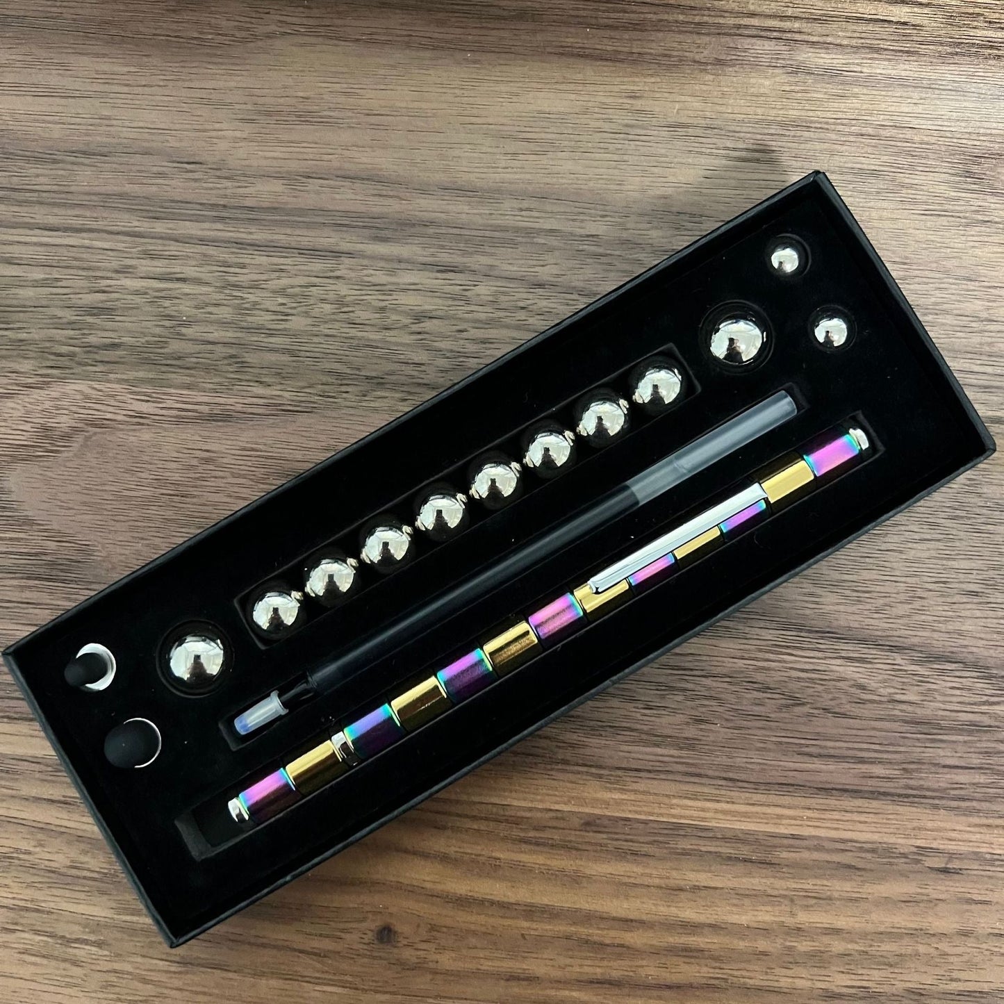 Two-Color Model Magnet Pen