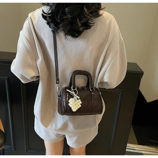 2025 Women's Luxury Solid Color Pillow PU Leather Pearl Zipper Closure Crossbody Handbag Waterproof Fashionable Shoulder Bag