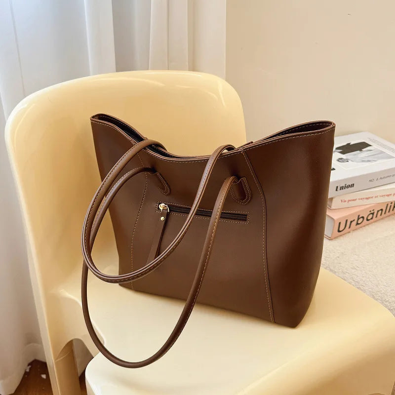 2025 Fashion Trend Large Capacity Tote Bag for Women Stylish Vintage Dress Pearl for Summer Crossbody Handbag Shoulder Use