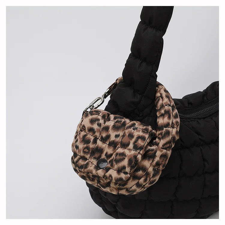 2025 New Puff Cloud Bag for Women Pleated Nylon Bags Fashion Simple Lipstick Envelope Ladies Handbags Wholesale Prices