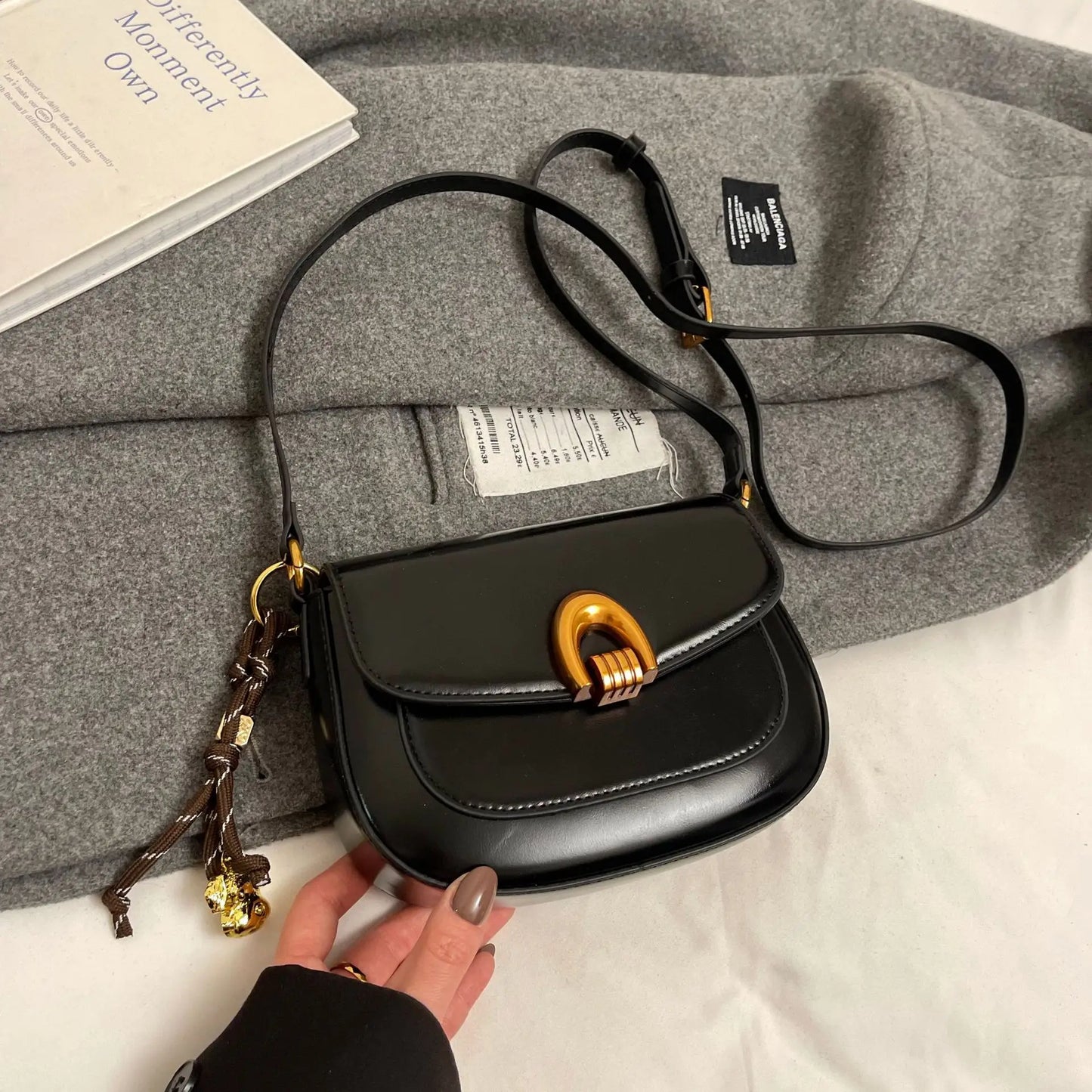 2025 New Fashion Cross Bags for Women Senior Female Saddle Bag Zip Closure PU Lining Leather Texture Single Shoulder Bag