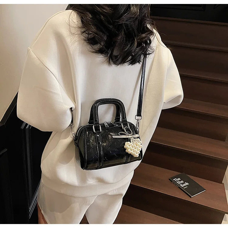 2025 Women's Luxury Solid Color Pillow PU Leather Pearl Zipper Closure Crossbody Handbag Waterproof Fashionable Shoulder Bag
