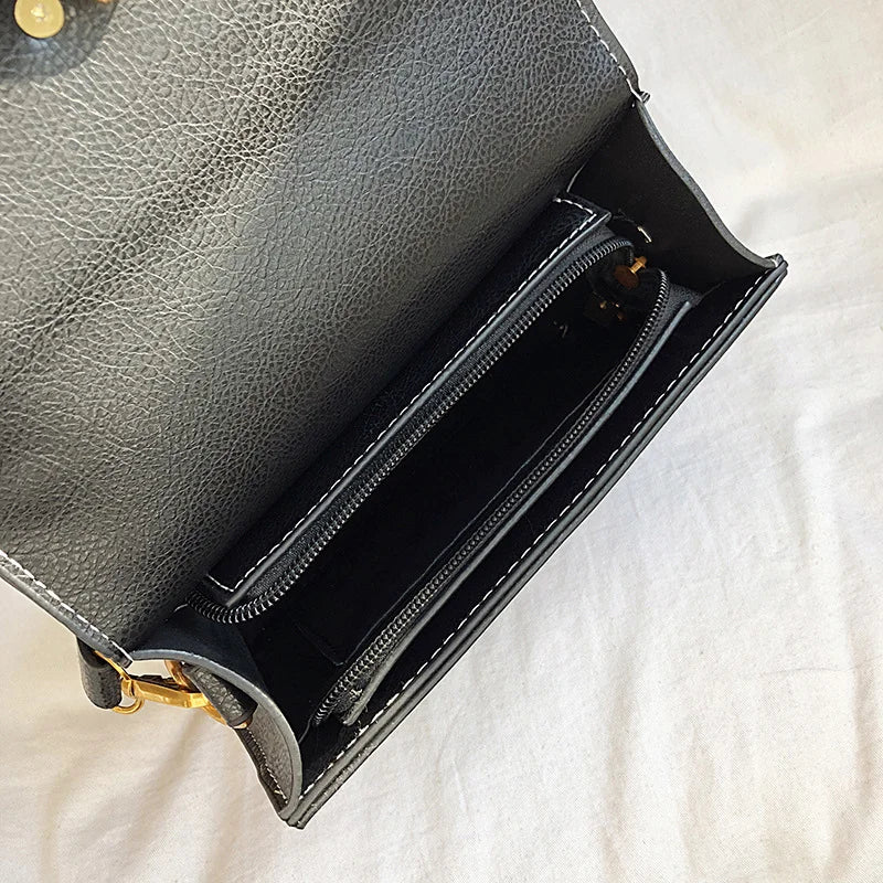 Women's Retro Lion Head Rivet Crossbody Shoulder Bag Portable Fashion Polyester Lining Open Closure Type