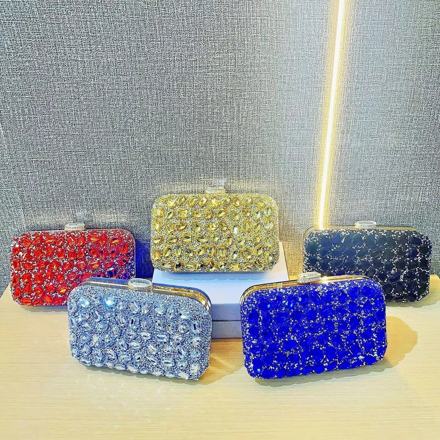 Women's Shiny Diamond Clutch Bag Elegant Gold  Rhinestones High Quality Luxury Ladies Purse  Crystal Hand Bling Evening Bags