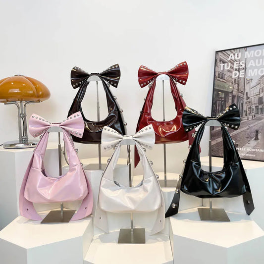 Fashion Street Style Women's Large Capacity Shoulder Bag Travel Underarm Bag Rivet Decoration Waterproof Crossbody Bag Luxury