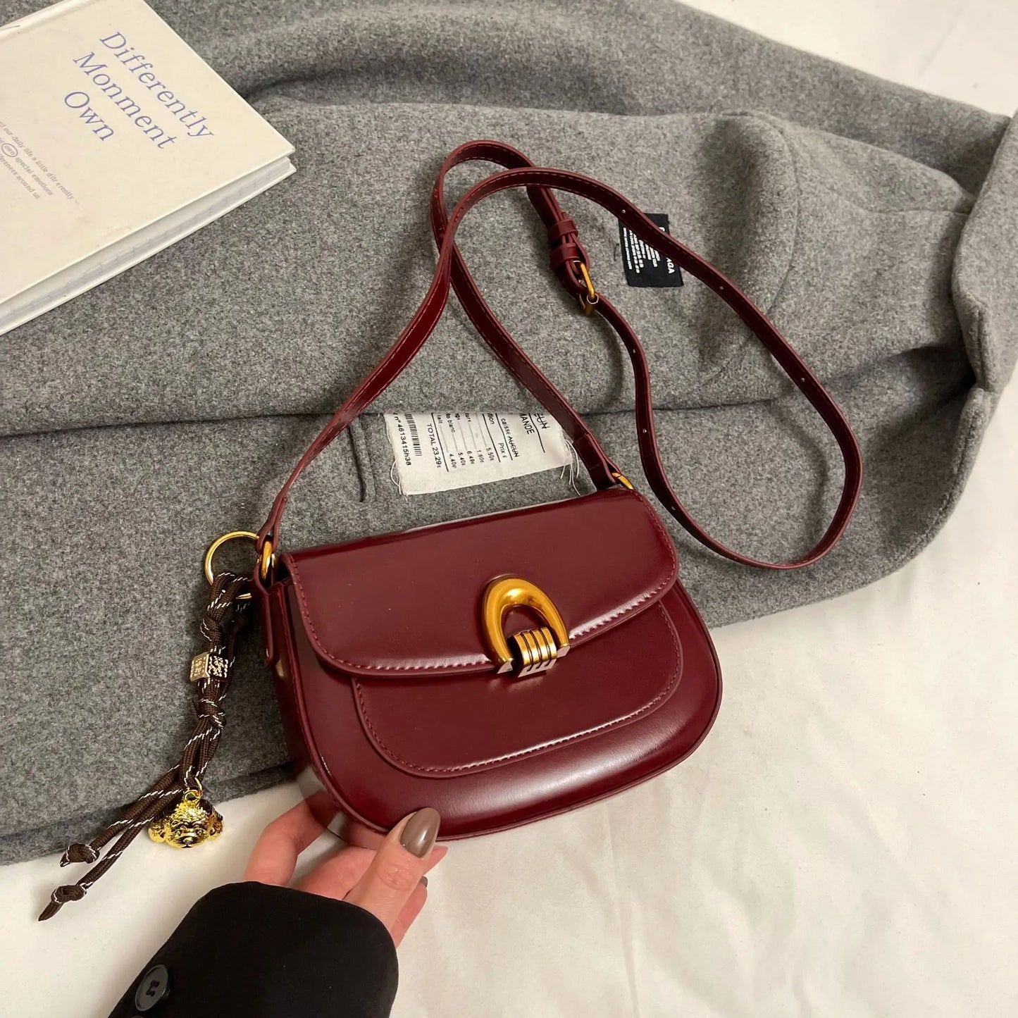 2025 New Fashion Cross Bags for Women Senior Female Saddle Bag Zip Closure PU Lining Leather Texture Single Shoulder Bag