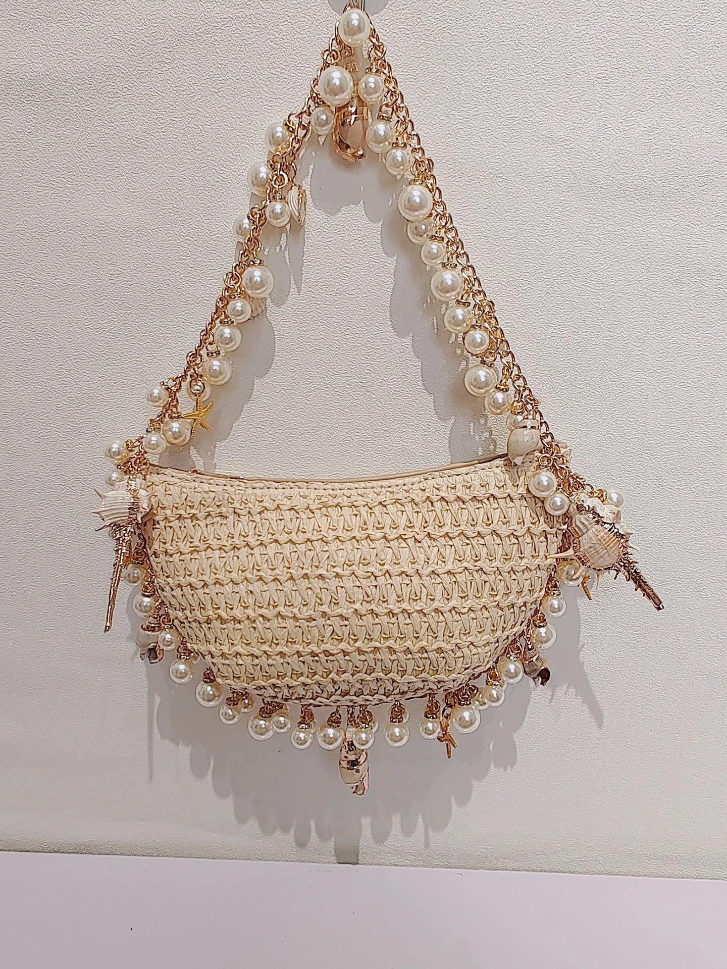 2025 Fashion Spring and Summer Pearl Conch Straw Braided Handbag New Woven Bag with Pu Material