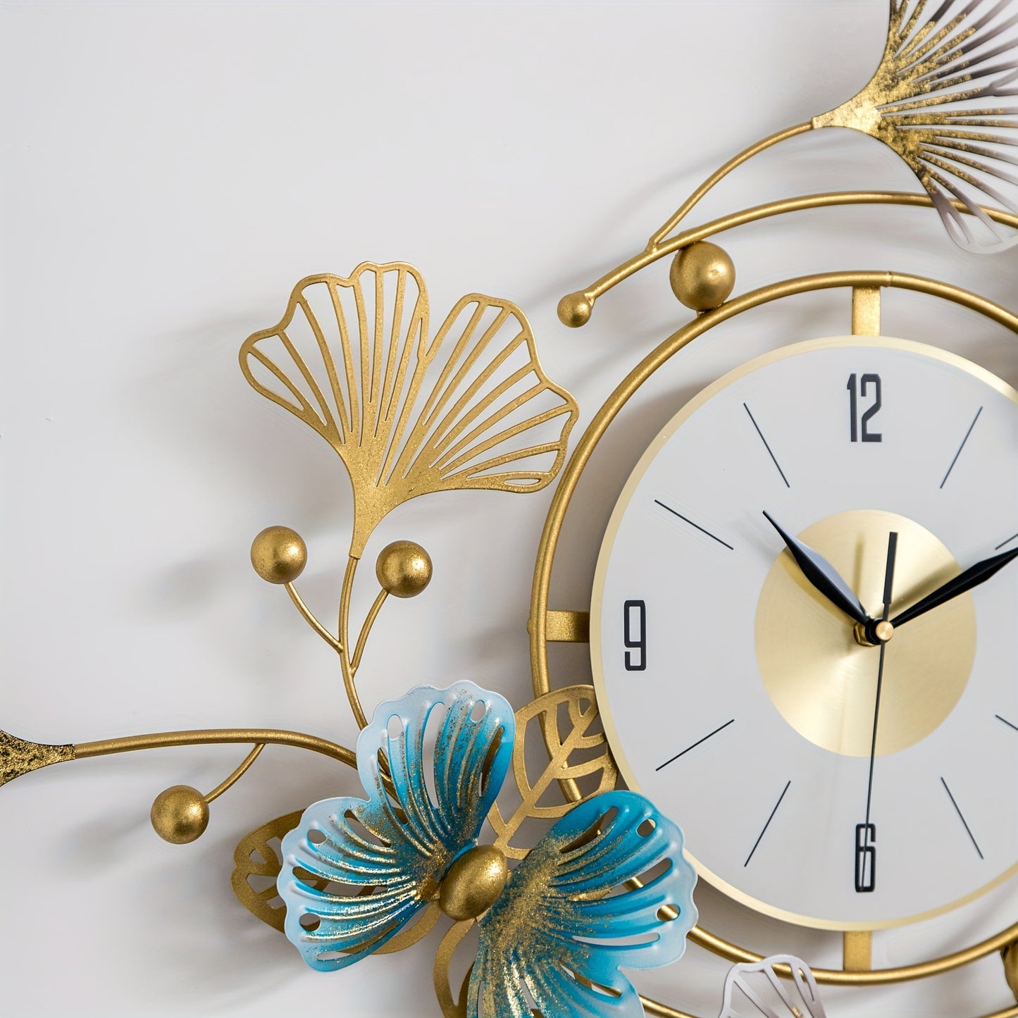 Elegant Ginkgo Leaf Wall Clock - Large 3D Metal Design...
